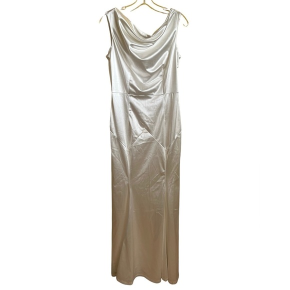 Muxxn Boutique Dresses & Skirts - NWT Muxxn Boutique White Satin Sleeveless Gown Large